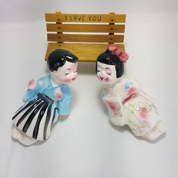 Vintage JAPAN Salt and Pepper Kissing Couple on Bench 1950s Retro Collectible - Picture 8 of 15
